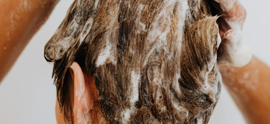 Shampoo antiforfora: il segreto per un cuoio capelluto sano
