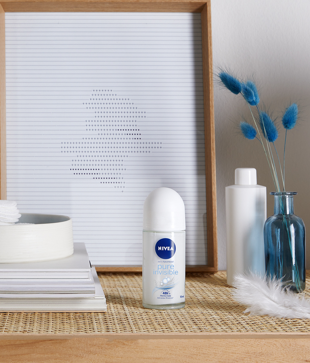 Nivea Pure Invisible Deodorante Roll On 50 ml, Deodorante antitraspirante senza residui sui tessuti