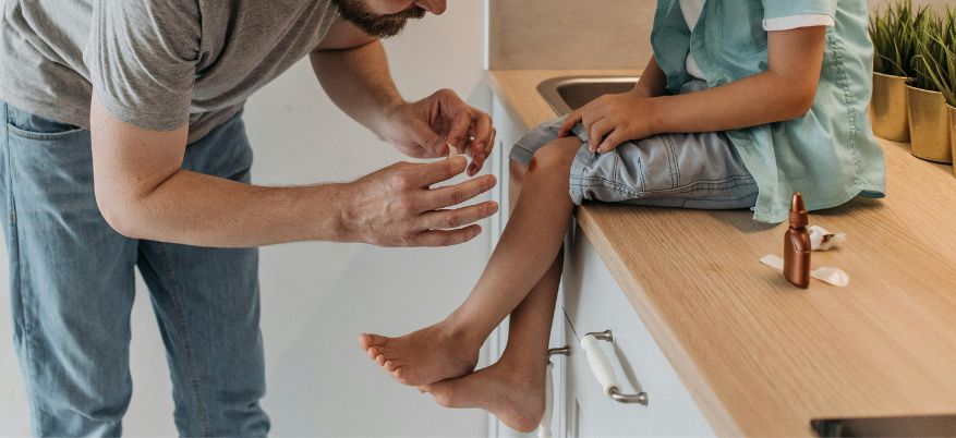 Abrasioni cutanee: come trattarle e favorire la guarigione