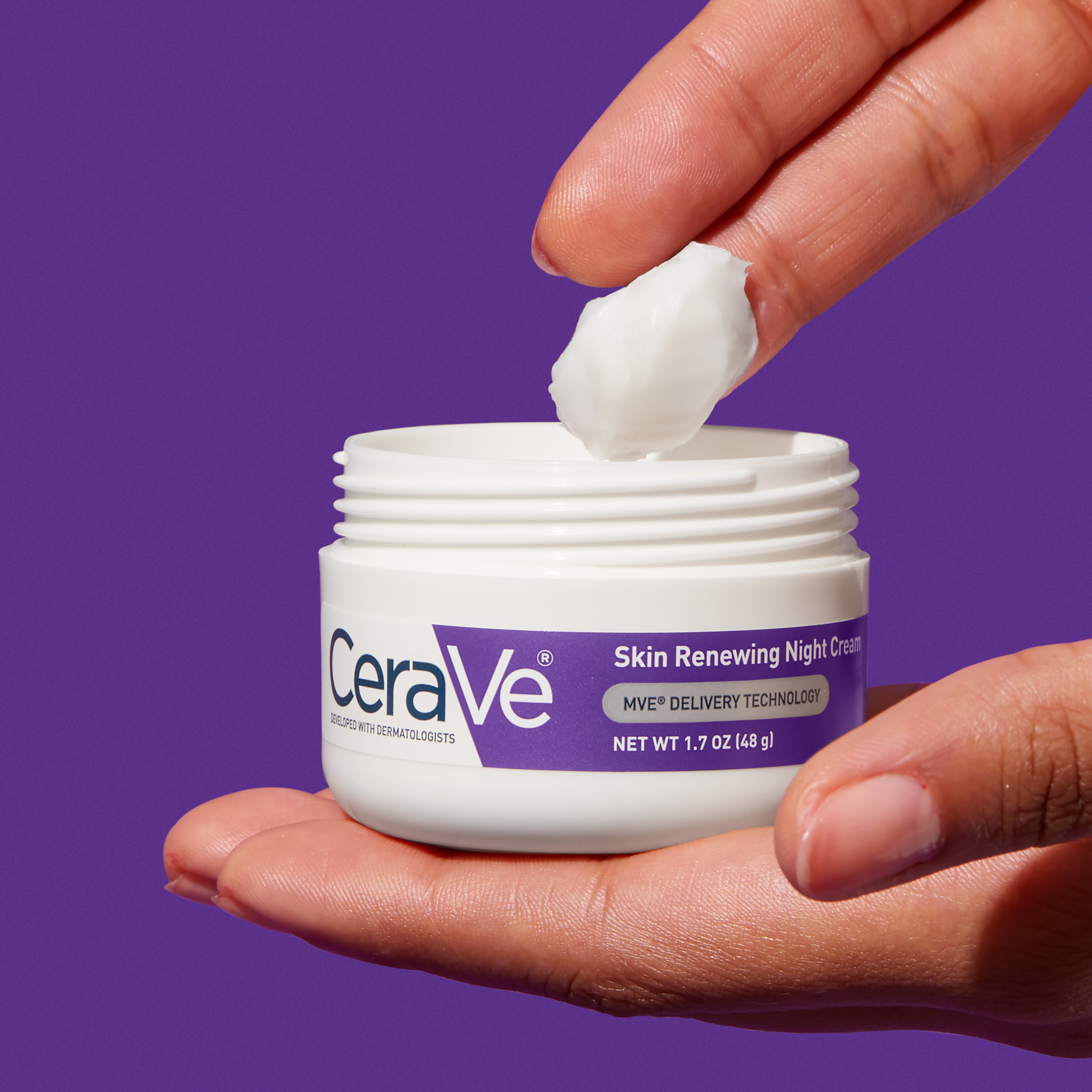 CeraVe Skin Renewing Crema Viso Peptidi, Con Complesso di Peptidi, 3 Ceramidi Essenziali e Niacinamide,  Per i Primi Segni dell'Età, 48g