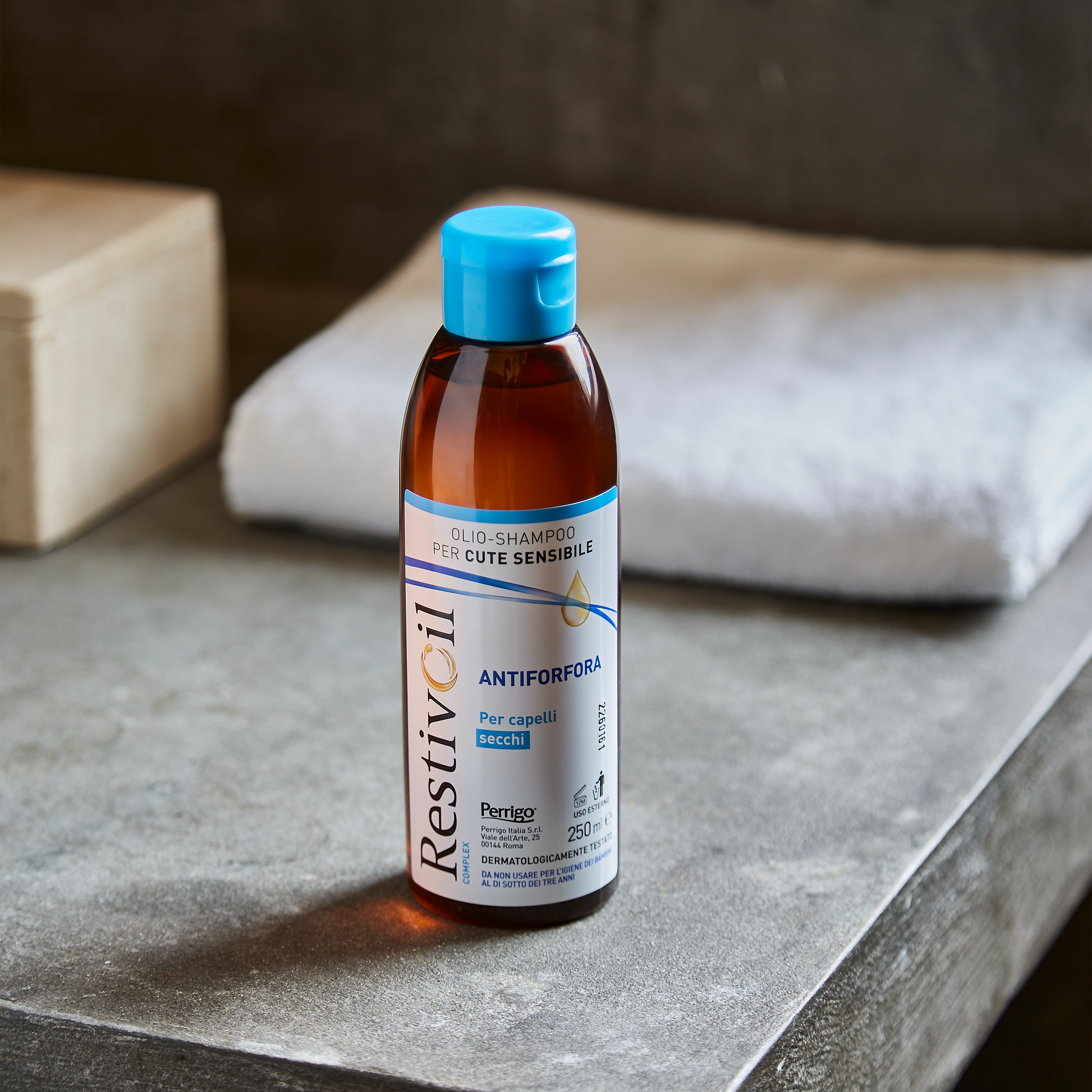 Restivoil Complex Shampoo Olio Antiforfora Per Capelli Secchi Con Azione Antiseborroica E Anti Prurito, 250ml