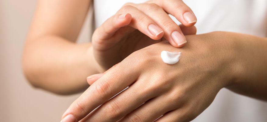 Crema per mani screpolate: rimedi e protezione efficace