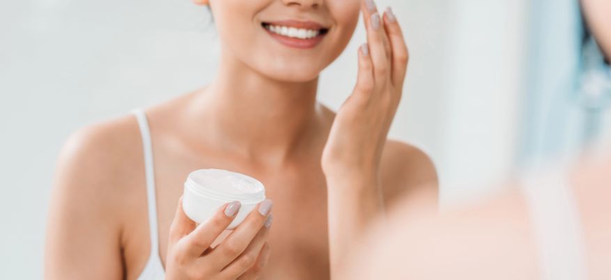 Prodotti per pelle sensibile: crema, siero e tonico per viso delicato