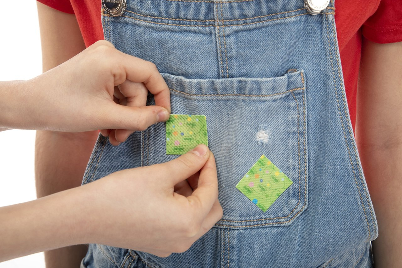 Chicco Natural Sticker Colorati e Profumati Alla Citronella Ed Eucalipto Antizanzare Bambini 12 Pezzi