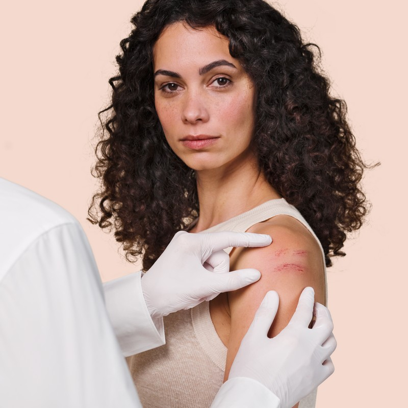 Eau Thermale Avène Cicalfate+ Crema Ristrutturante Protettiva, Viso e corpo, con C+-Restore e Zinco, Pelle fragilizzata, per tutta la famiglia, 100ml 