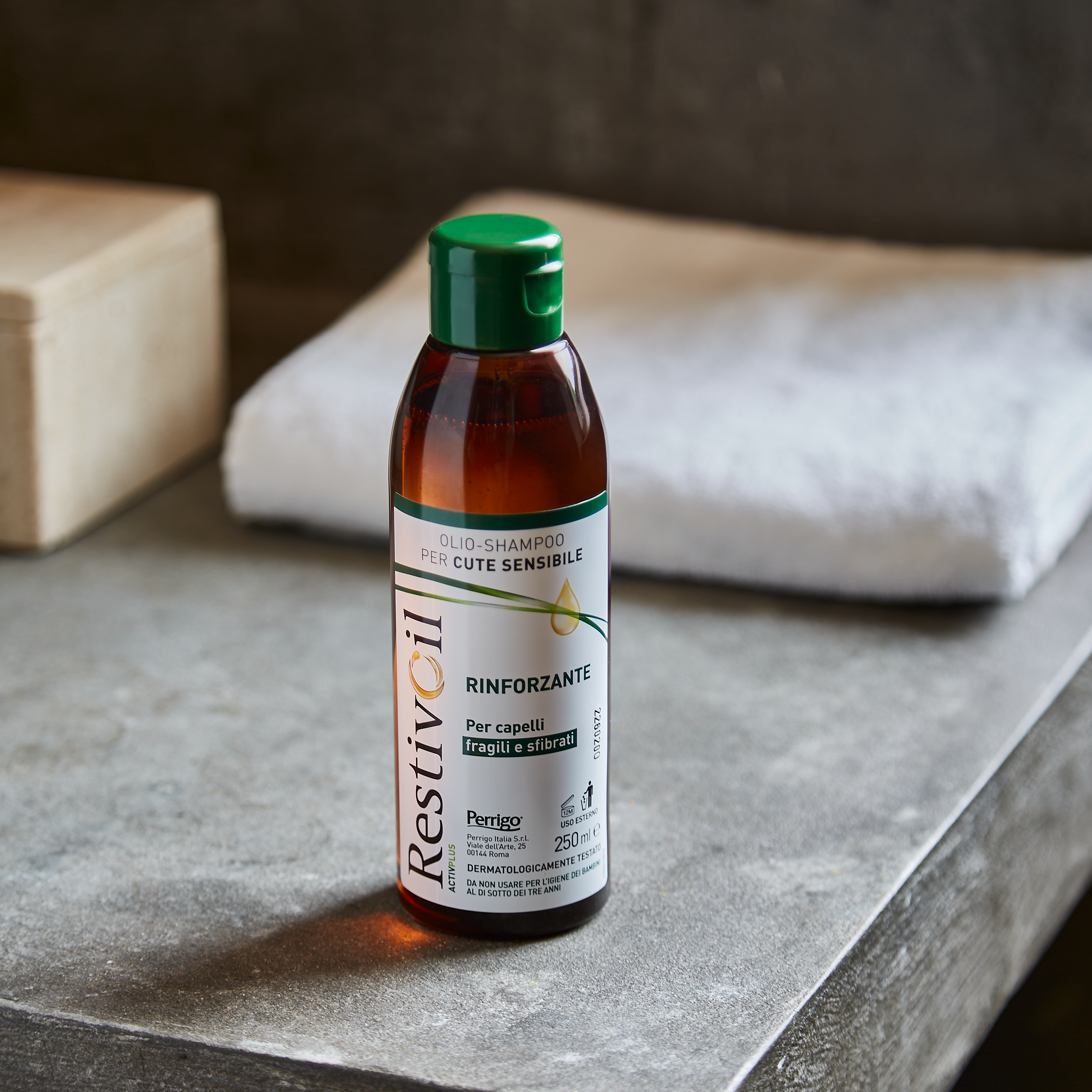 Restivoil Activ Plus Olio Shampoo Rinforzante Capelli Fragili Sfibrati 250 ml