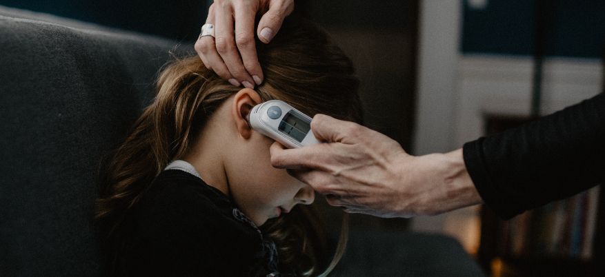 Come far abbassare la febbre alta: consigli, prodotti e rimedi naturali