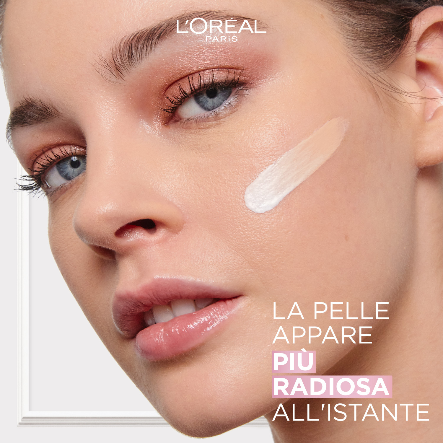 L'Oréal Paris MakeUp BB Cream C'est Magique, Crema Colorata Idratante e Uniformante, 02 Light, 30 ml