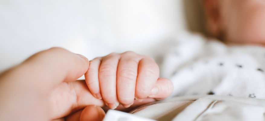 Prodotti post parto: gli essenziali per mamma e bebè