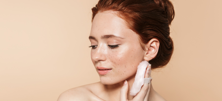 Viso gonfio: i rimedi per sgonfiarlo in estate