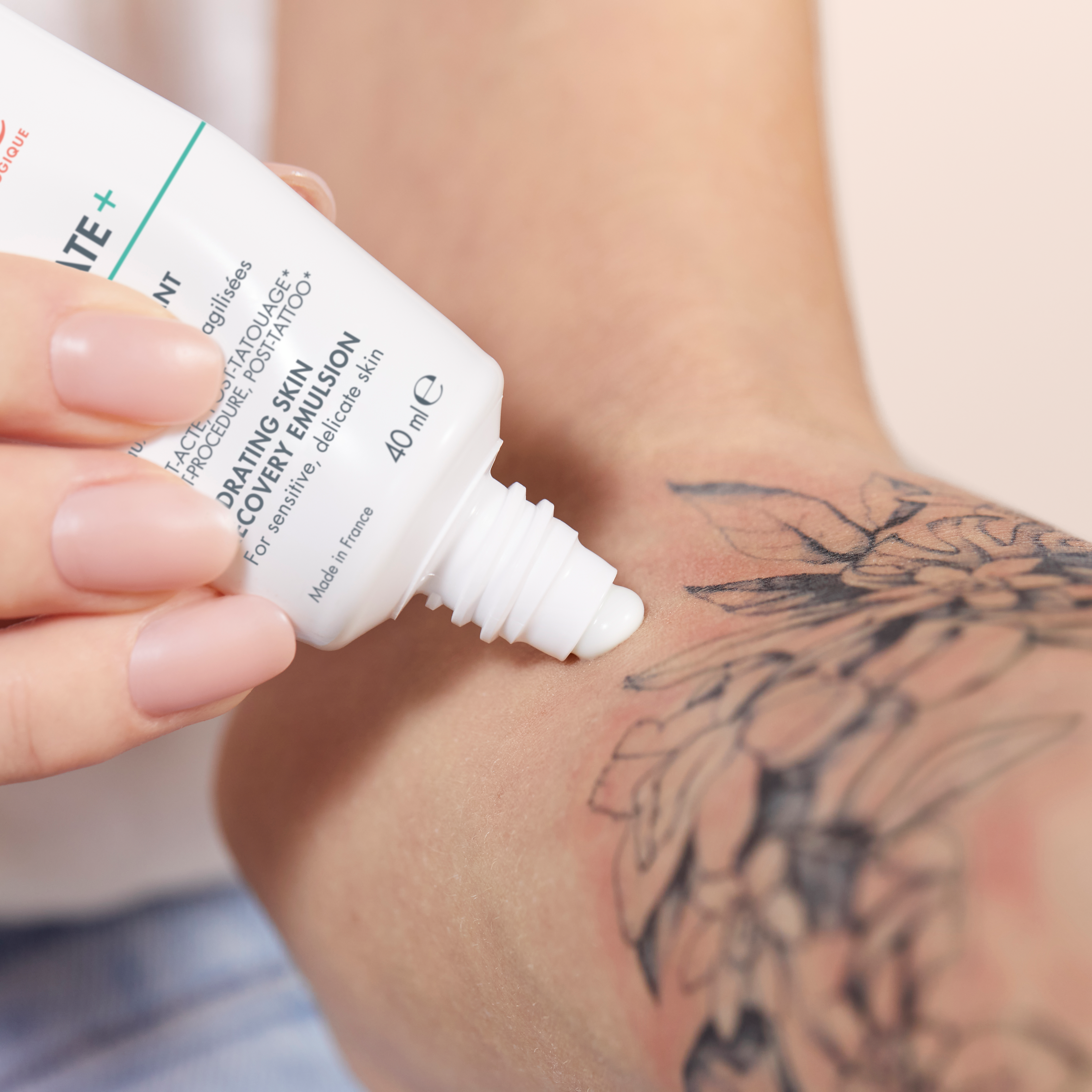 Eau Thermale Avène Cicalfate+ Trattamento Idratante Ristrutturante, Ripara velocemente la pelle fragilizzata, Viso e corpo, Post-Chirurgia, Post Tatuaggio, 40ml 