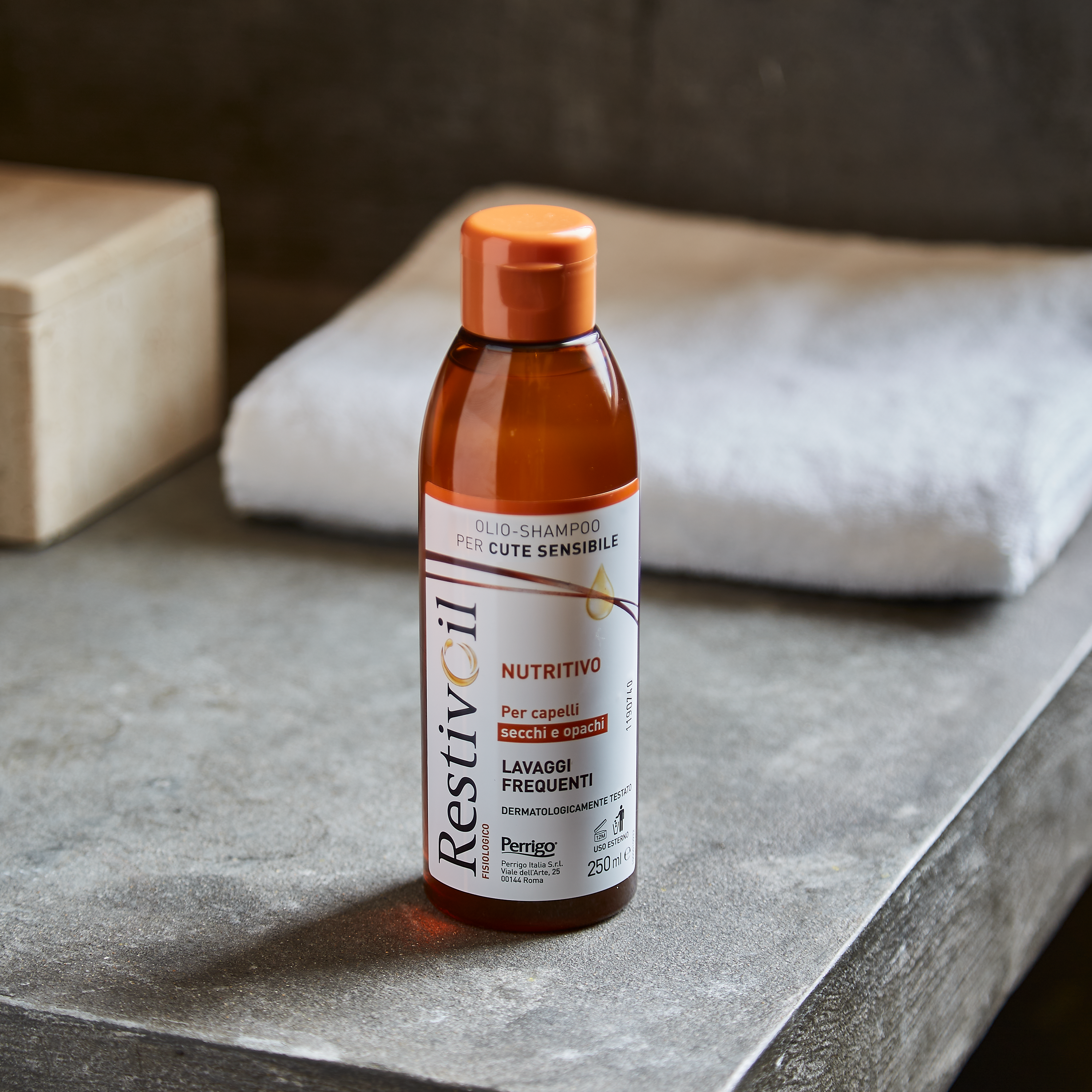 Restivoil Fisiologico Nutritivo Olio Shampoo Capelli Secchi e Opachi 250 ml
