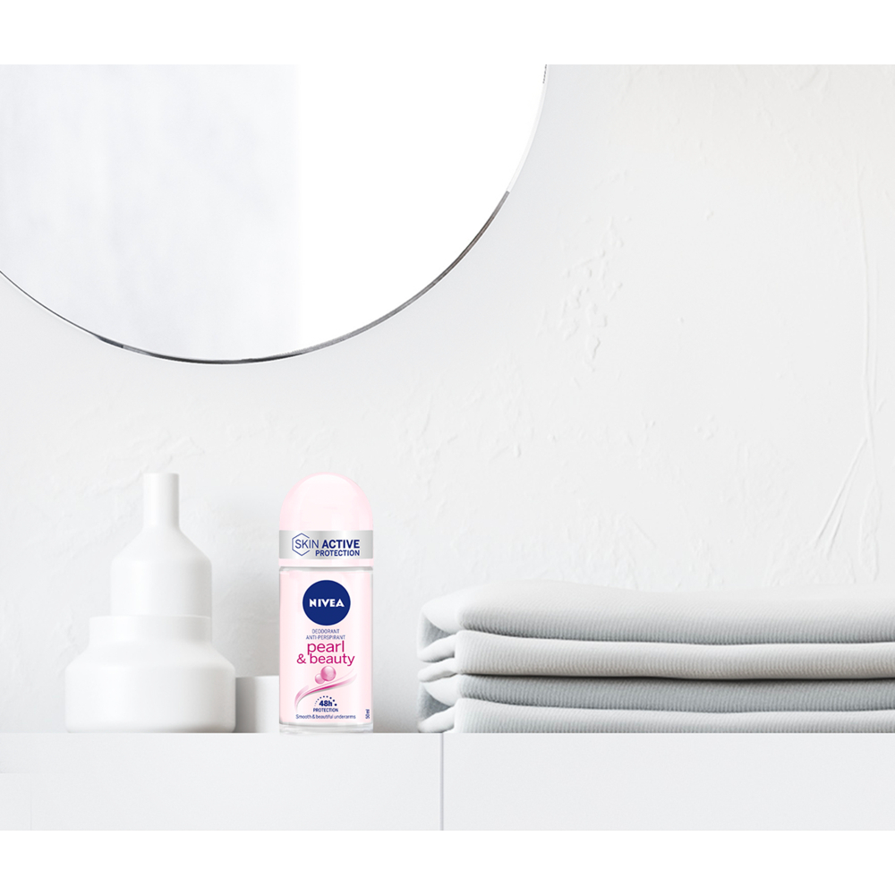 Nivea Pearl & Beauty Deodorante Roll on 50ml, Deodorante donna antitraspirante per una pelle morbida