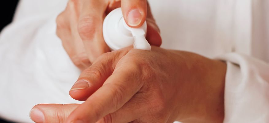 Cura delle mani in autunno: i consigli indispensabili