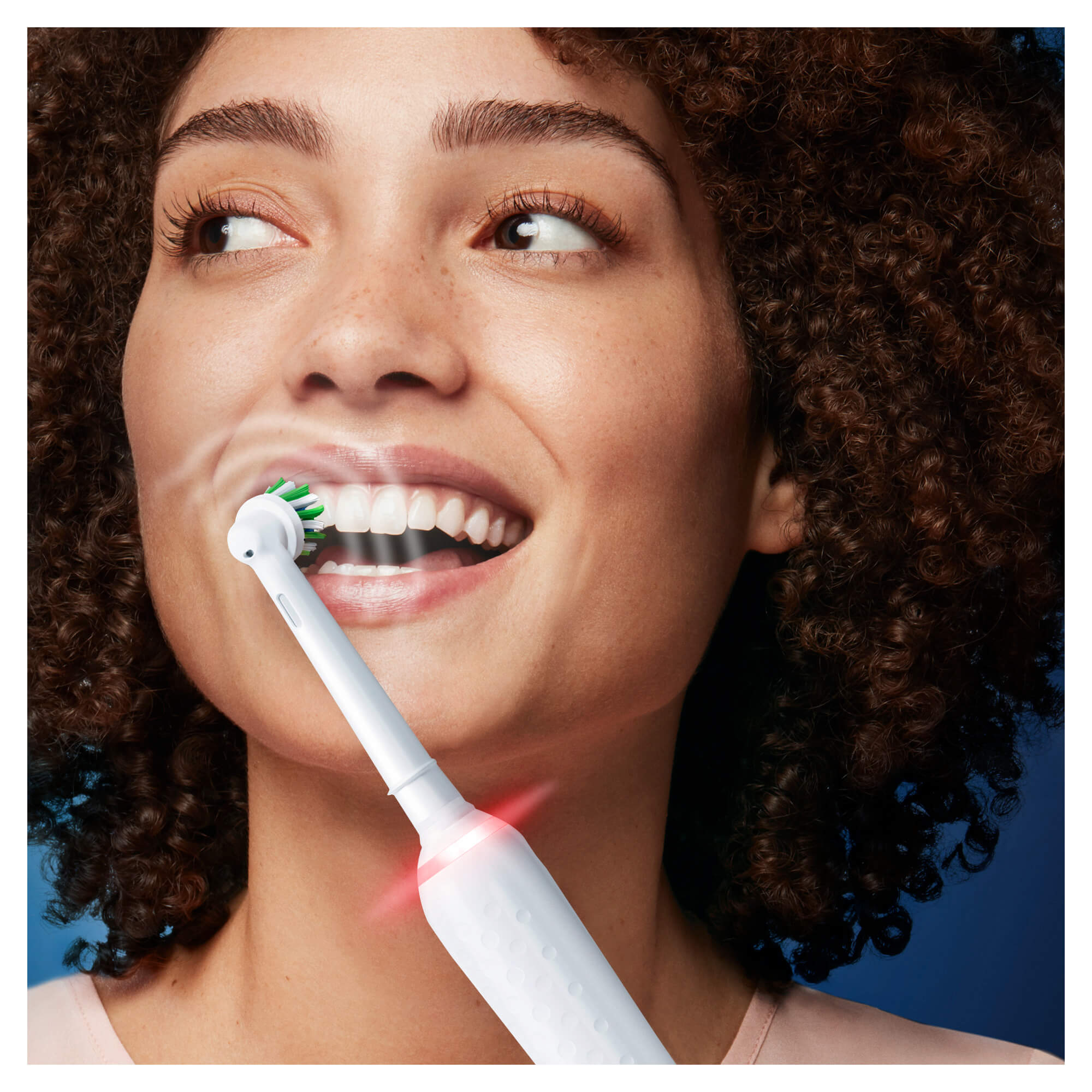 Oral-B Spazzolino Elettrico Ricaricabile Blu Pro3 3000, 2 Testine, 1 Spazzolino