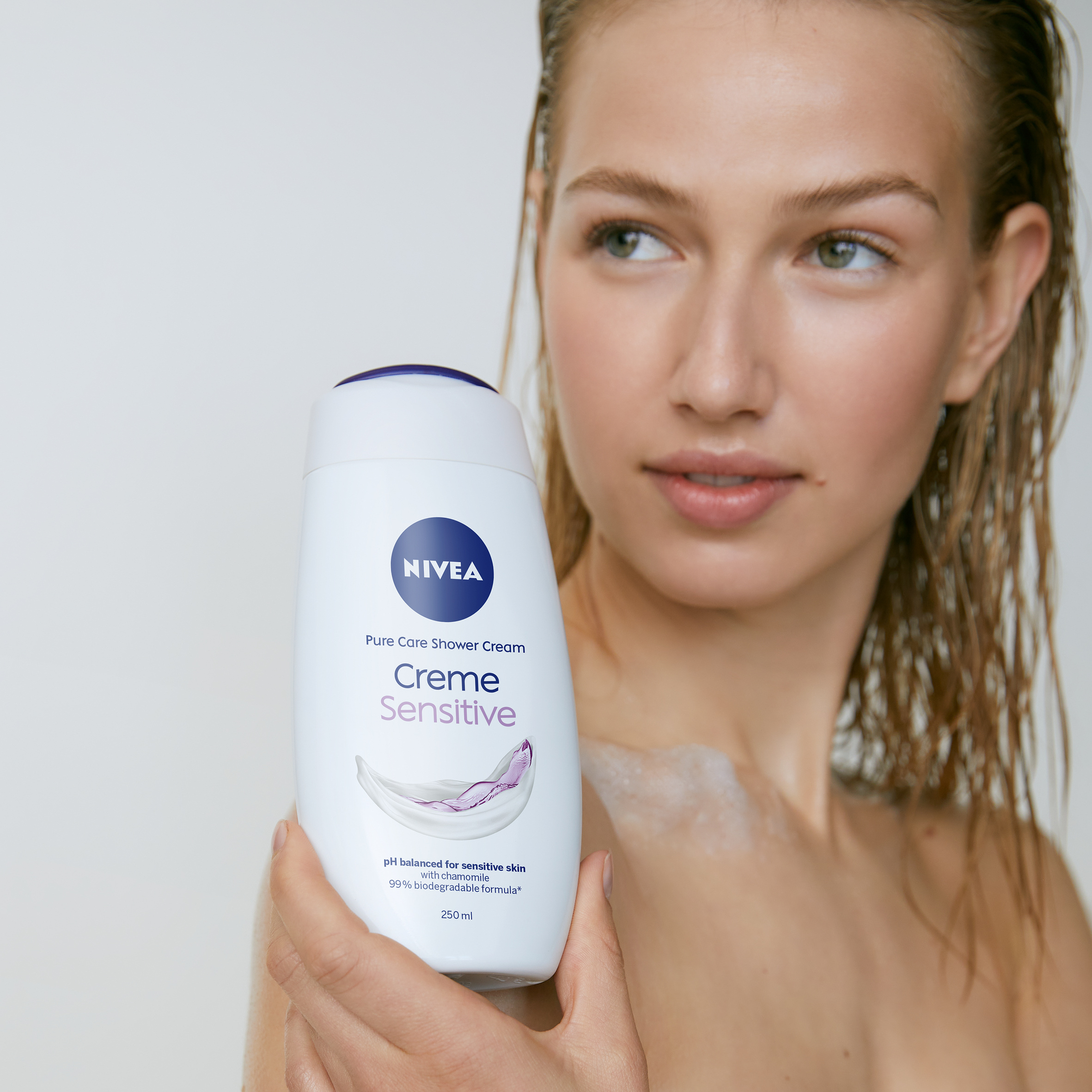 Nivea Bagnodoccia Creme Sensitive 250 ml, Bagnoschiuma in crema detergente per pelli sensibili