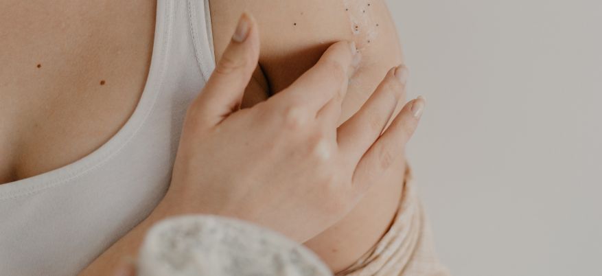 Scrub viso e corpo per il rinnovo cellulare: il segreto per una pelle raggiante