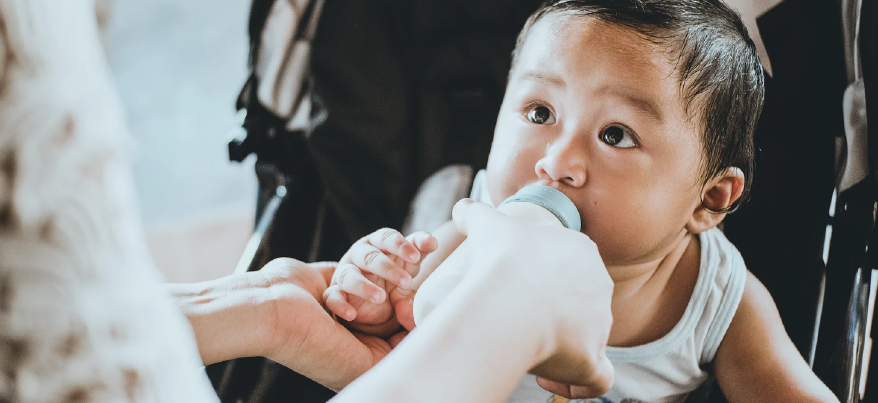 Biberon per bambini: quale scegliere in base all'età