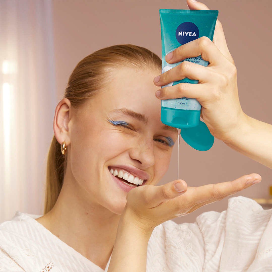 Nivea Clean Deeper Gel Scrub Viso Quotidiano 150 ml, Esfoliante viso per la cura della pelle grassa