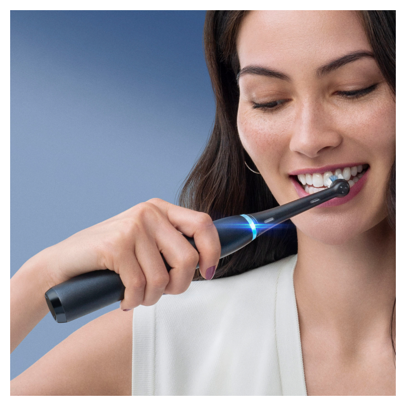 Oral-B Spazzolino Elettrico Ricaricabile iO 8S Nero, 2 Testine, 1 Custodia Da Viaggio, 1 Spazzolino