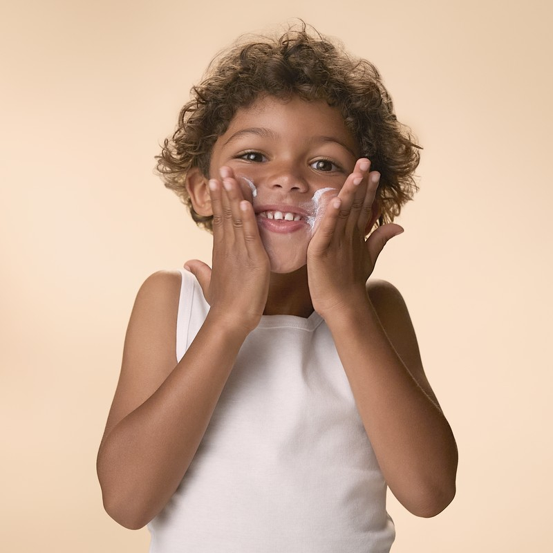 Eau Thermale Avène Spray solare bambino, protezione molto alta SPF 50+, 200 ml