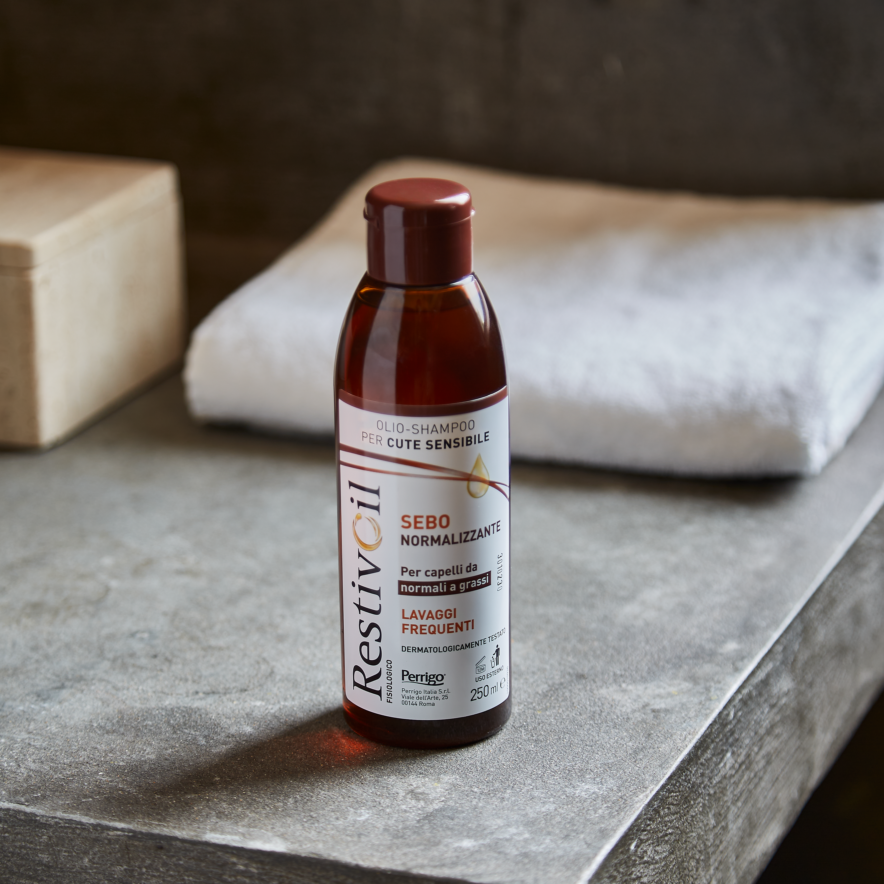 Restivoil Fisiologico Sebonormalizzante Olio Shampoo Lavaggi Frequenti 250 ml