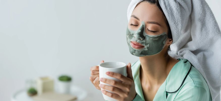 Pori dilatati sul viso: cause, rimedi e prodotti consigliati