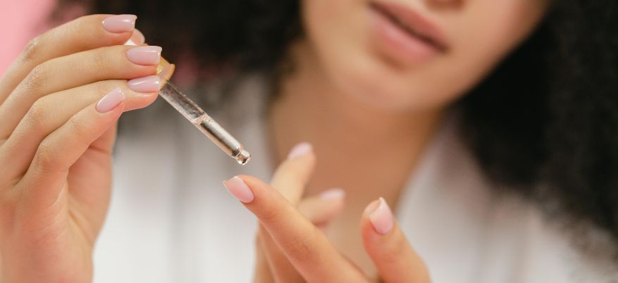 Siero illuminante viso: idratazione e luminosità per la pelle