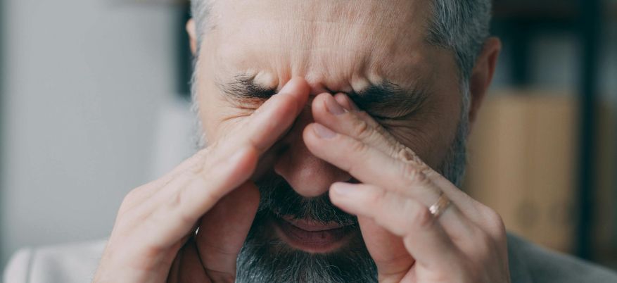 Occhi gonfi da allergia: cause, rimedi e consigli