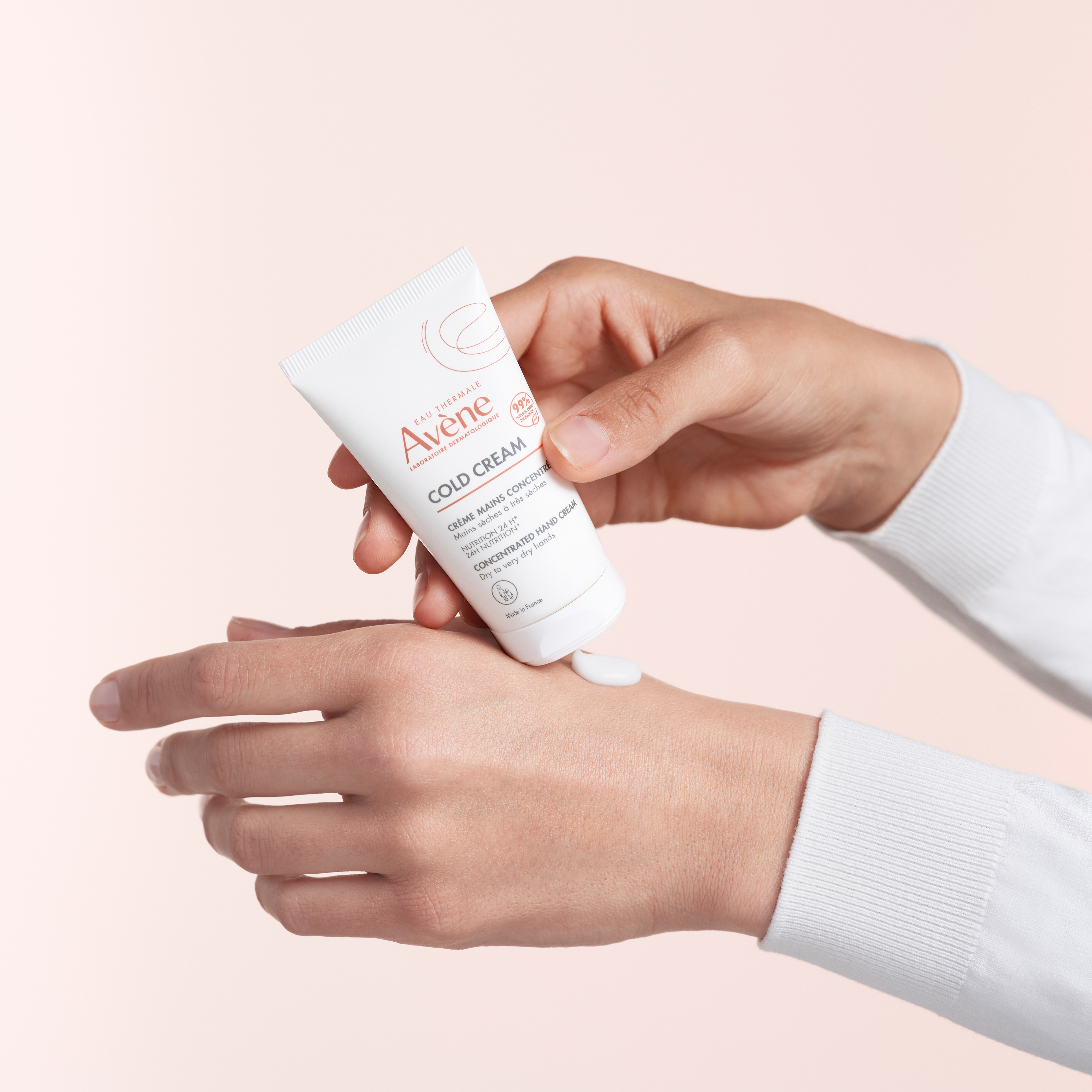 Eau Thermale Avène Cold Cream Crema Idratante Mani, Idrata e protegge, Pelle sensibile molto secca anche in condizioni di freddo, 50ml 