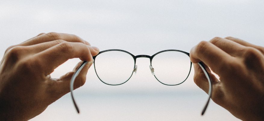Visione offuscata: cause, sintomi, trattamento e cosa fare subito