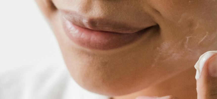 Crema viso leggera per l'estate: guida completa per sceglierla
