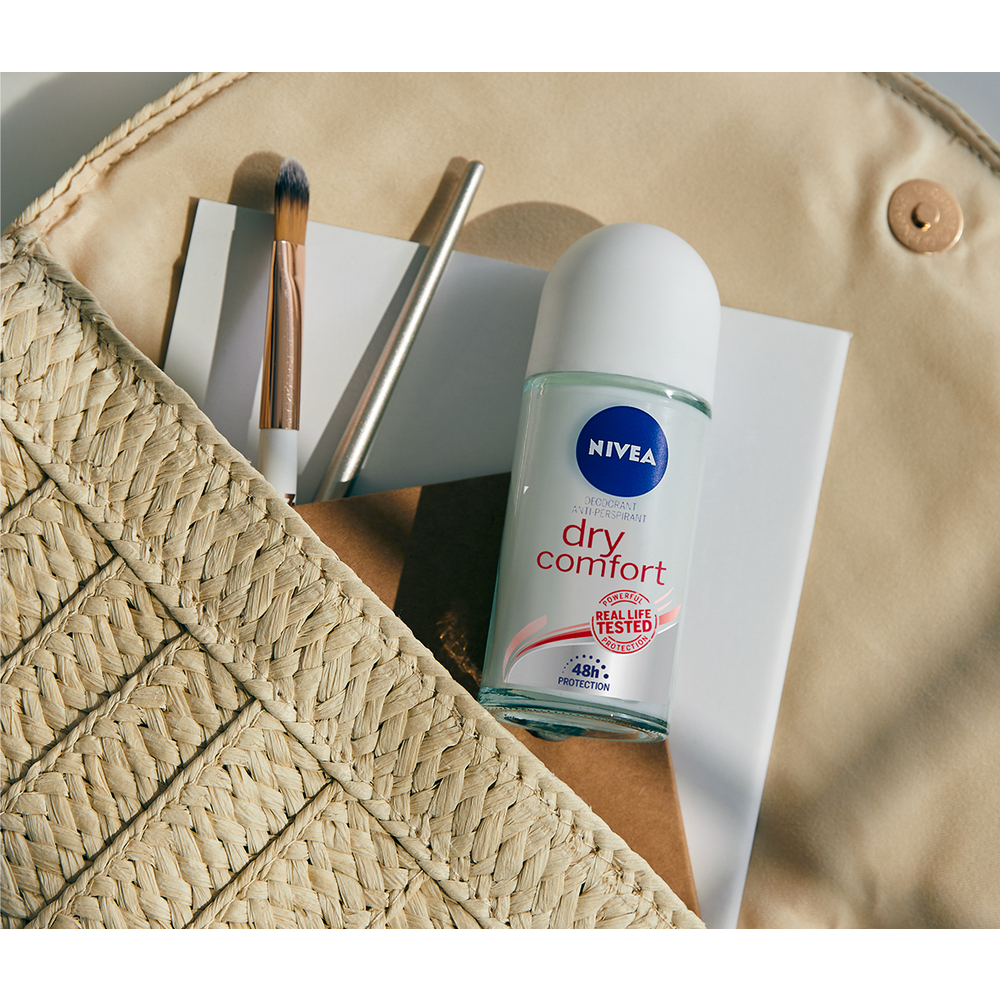 Nivea Dry Comfort Deodorante Roll On 50 ml, Deodorante antitraspirante 72h con formula Dual Active
