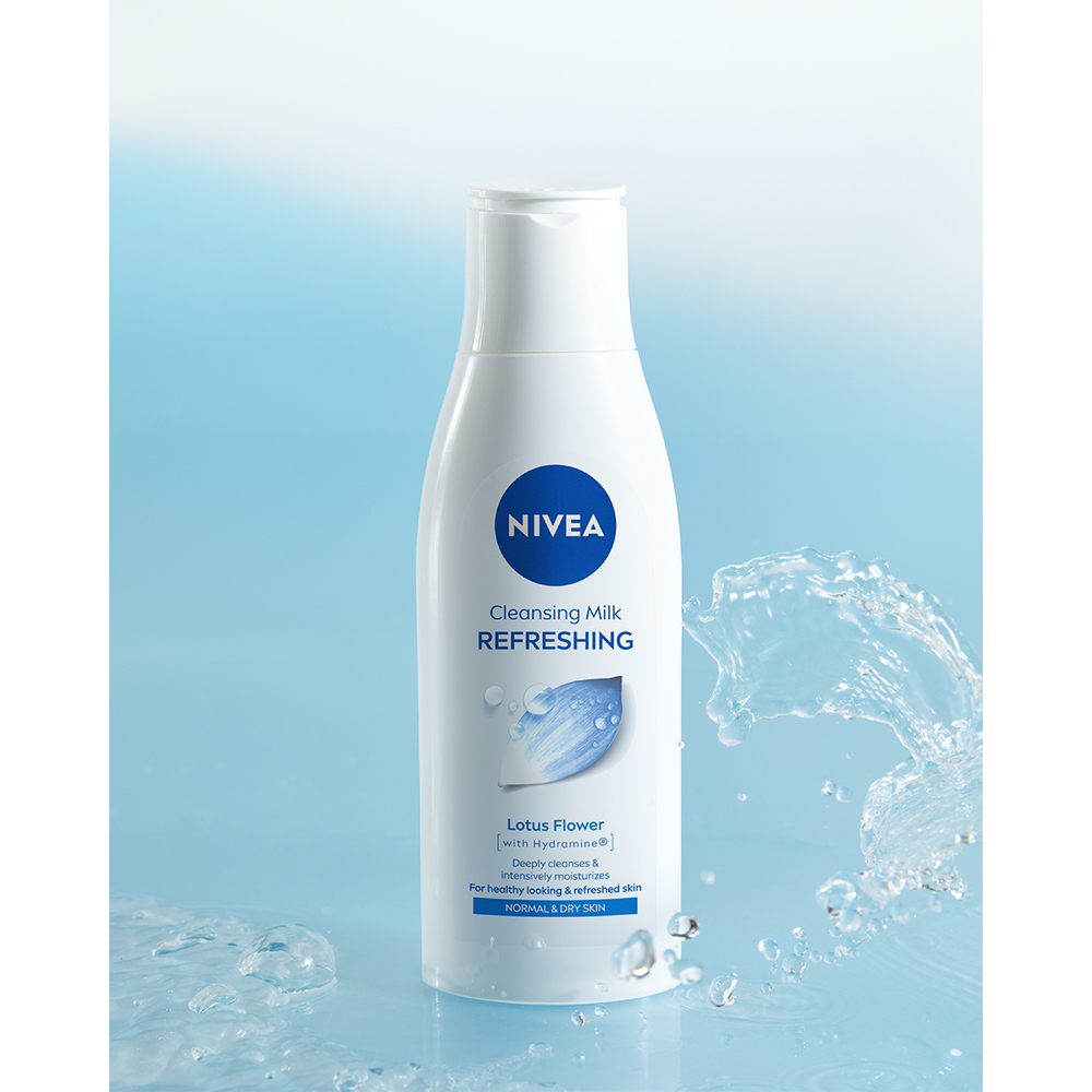 Nivea Latte Detergente Rinfrescante 200 ml, Latte detergente viso idratante e delicato