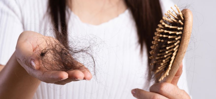 Caduta dei capelli: cause e prodotti efficaci