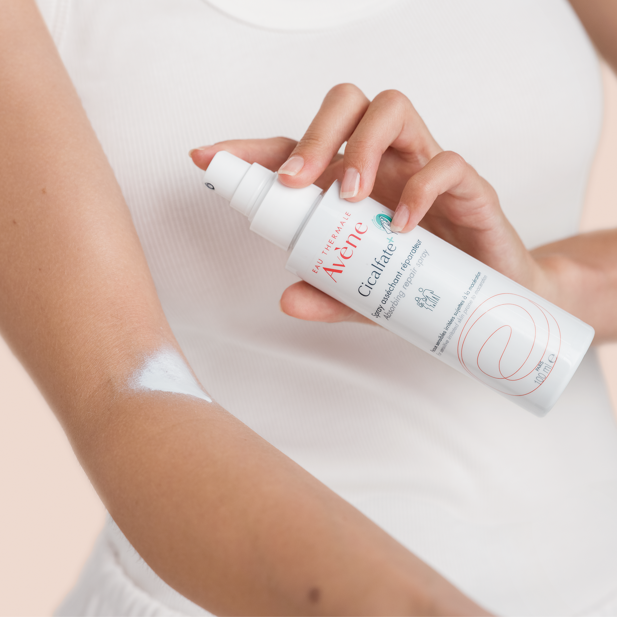 Eau Thermale Avène Cicalfate+ Spray Adsorbente Ristrutturante, ripara zone umide soggette a macerazione, con Rame e Zinco, Pelle fragilizzata, 100ml